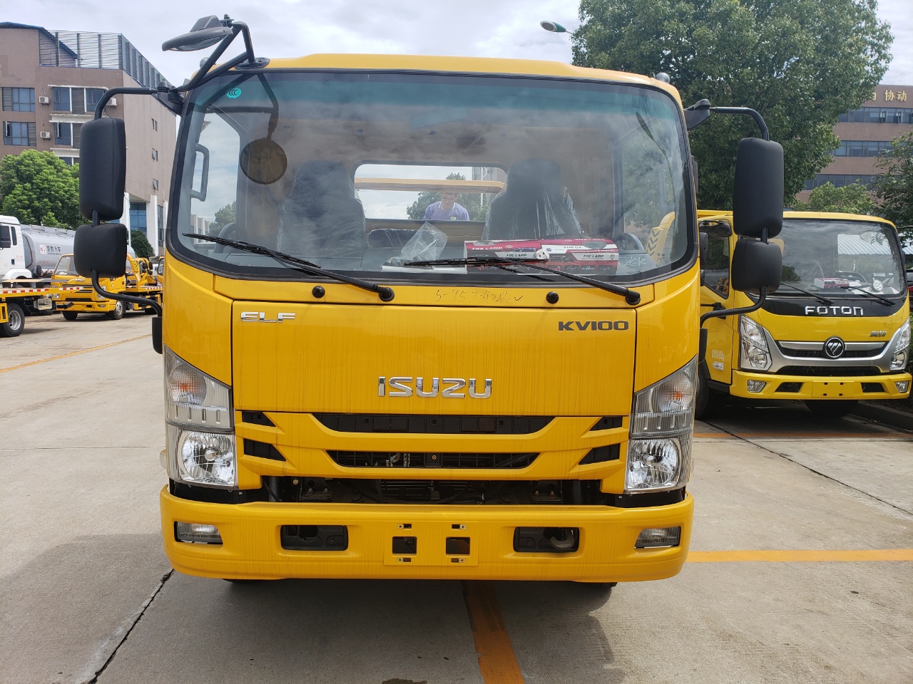 國(guó)六慶鈴寬體藍(lán)牌一拖二清障車